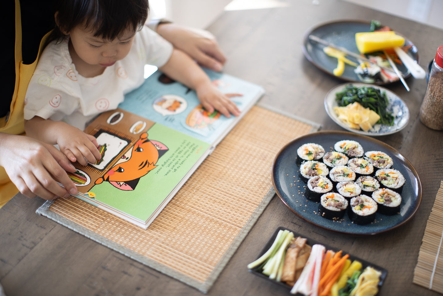 Let's Make Kimbap!: with Yuli Book